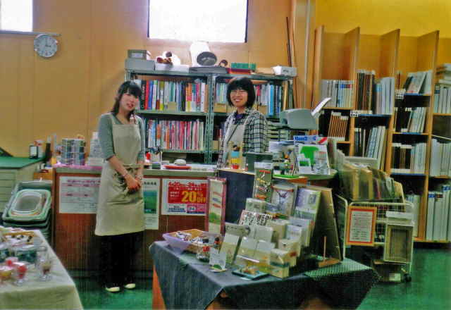 ŴтɂbɂȂĂ镶ỹX^bt̕XłBςbɂȂ܂B肪Ƃ܂B