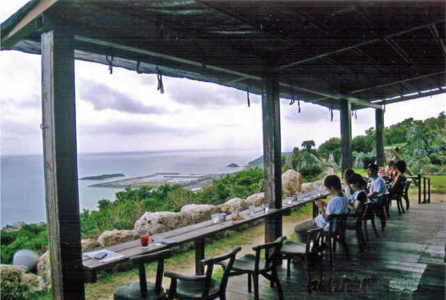 ずっと訪れたかった「カフェくるくま」に行けました。バリアフリーになっています。(沖縄はカフェが多いのですが、車イスでとなると入れない所が多いです。)